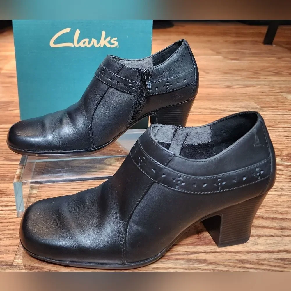 Clarks Women's Size 7.5M Black Leather Block Heel Zipper Bootie Boots